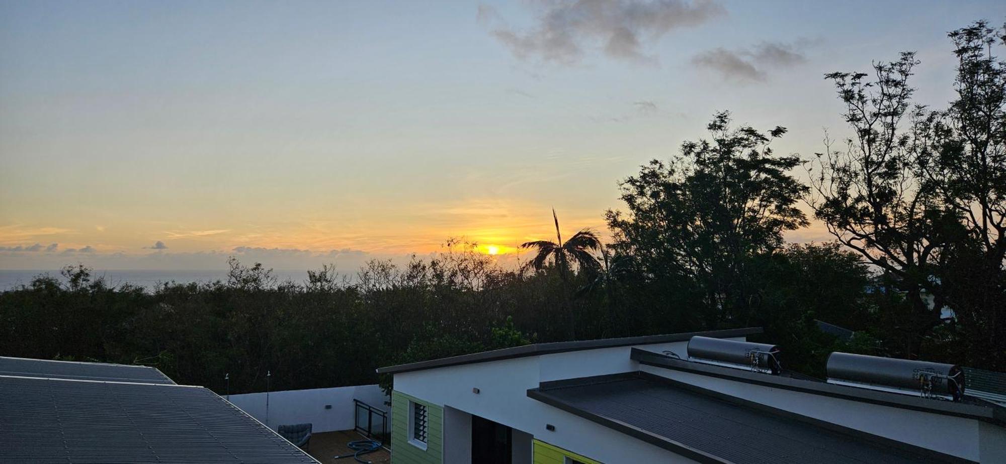 Paradise City Break Saint Pierre Exterior photo